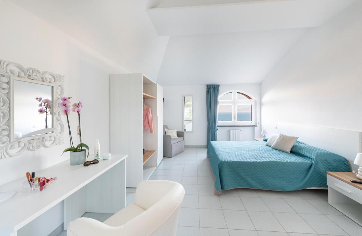 Sorrentovibes - Sea View Rooftop Apartment With Jacuzzi & Garden Экстерьер фото