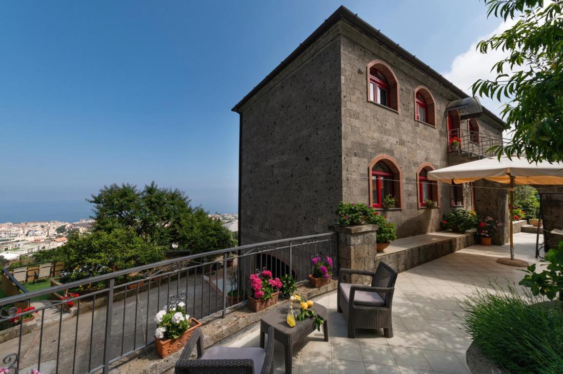 Sorrentovibes - Sea View Rooftop Apartment With Jacuzzi & Garden Экстерьер фото