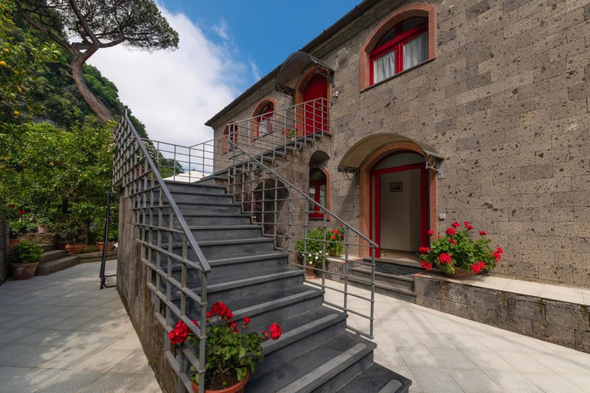 Sorrentovibes - Sea View Rooftop Apartment With Jacuzzi & Garden Экстерьер фото